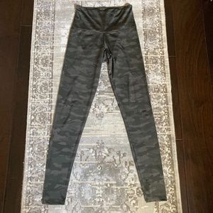 Onzie Flow Sz XS Green Camo Leggings Yoga Running